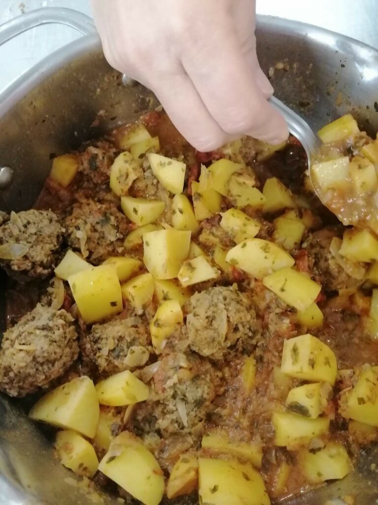 490106902_1487950515655774_2273235330614669312_n-768x1024 Un atelier cuisine aux saveurs orientales avec les Troup’Adours