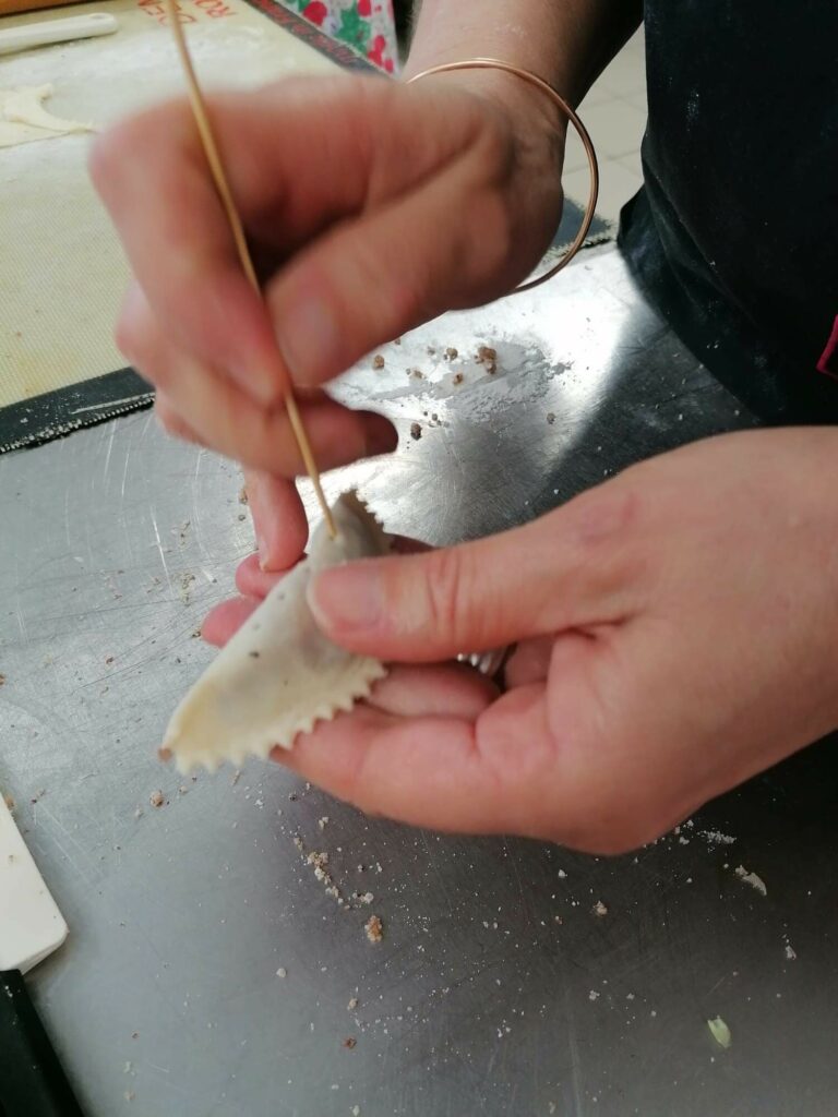 490569925_1487950542322438_961844503491586270_n-768x1024 Un atelier cuisine aux saveurs orientales avec les Troup’Adours