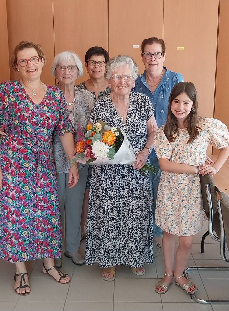 509614395_1550797082704450_8685001226912981418_n Un final tout en fleurs pour l'atelier d'art créatif