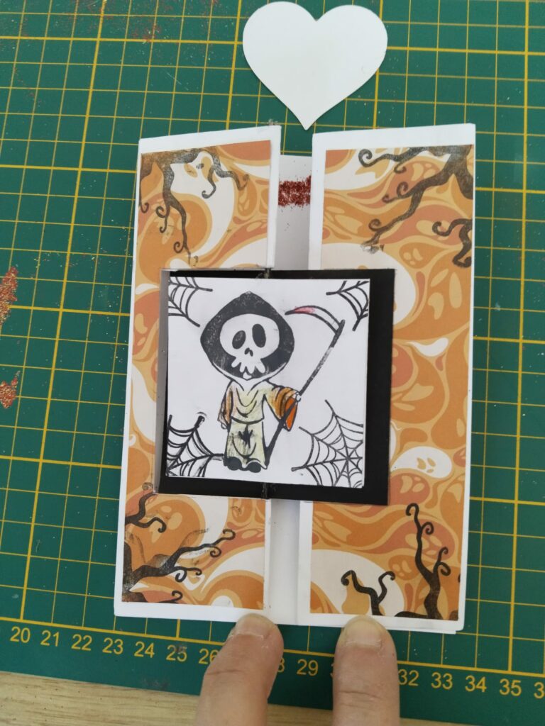 Arts-creatifs-2025-10-19-11-768x1024 🎨 Créativité intergénérationnelle à l’atelier créatif