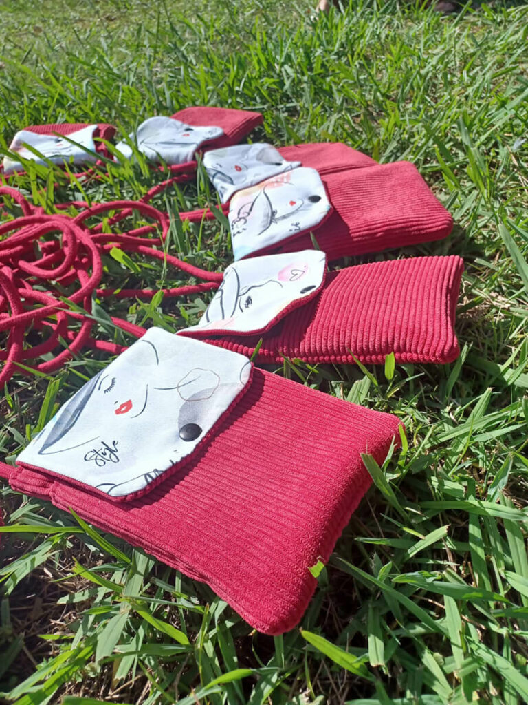 Petit-sac-bandouliere-octobre-2025-1-768x1024 Des sacs bandoulière cousus au profit de l'association La Holi