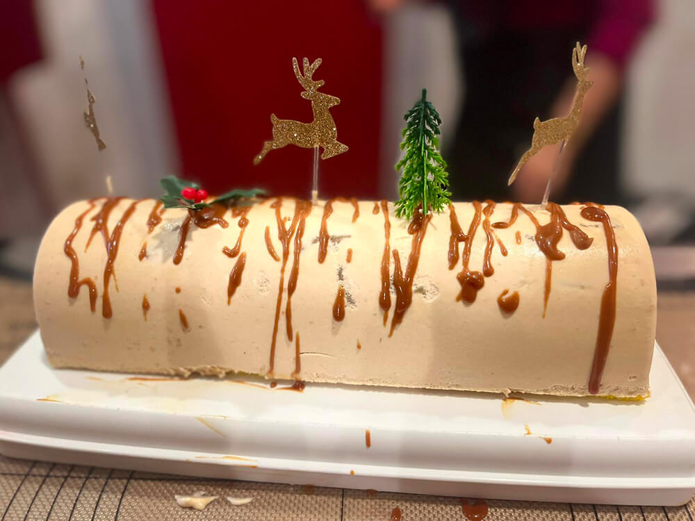 buche1 🍽️ Bûche pomme-caramel et délices salés pour le dernier atelier cuisine de l’année