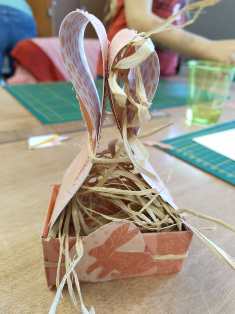 WhatsApp-Image-2026-03-03-at-12.42.48-2-768x1024 Atelier d’Art Créatif à Bas-Mauco : une belle journée de créativité