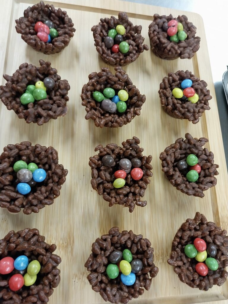 troupadours-paques-2026-3-768x1024 Atelier cuisine, les Troup’Adours préparent Pâques