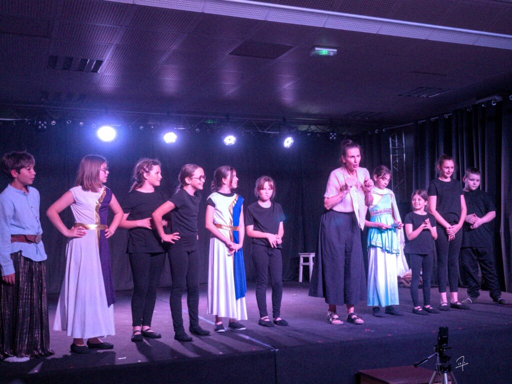 WhatsApp-Image-2026-06-15-at-12.40.53-1024x768 Les ateliers théâtre clôturent leur saison sous les applaudissements